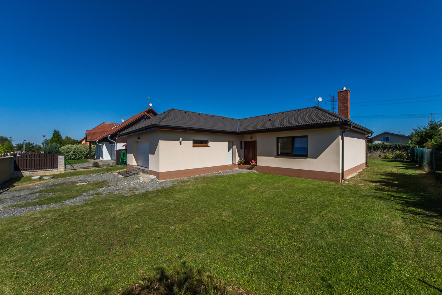 Novostavba bungalovu, 3kk, s dvojgaráží, podlahová plocha 145m².