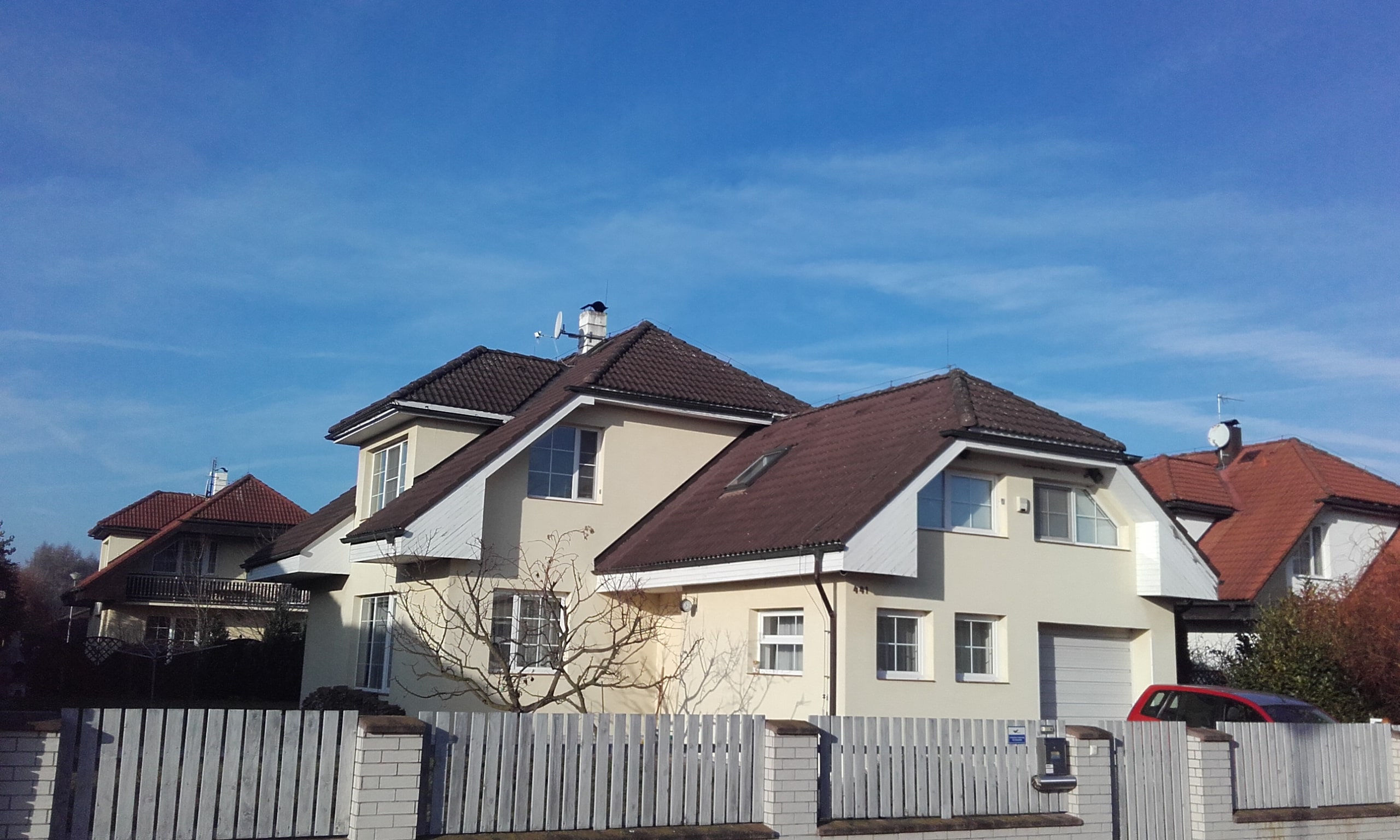 Prodej dvougeneračního domu o celkové podlahové ploše 260m², s garáží.