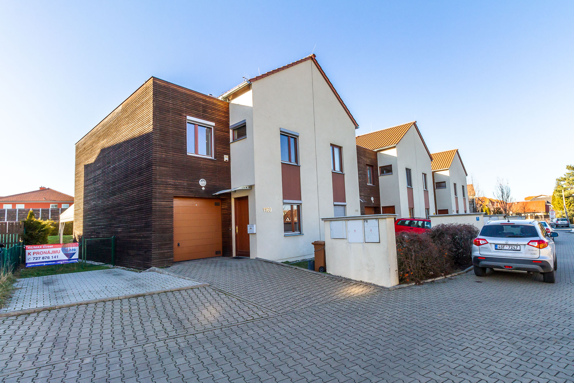 Prodej pěkného řadového rodinného domu v oblíbené Jesenici
