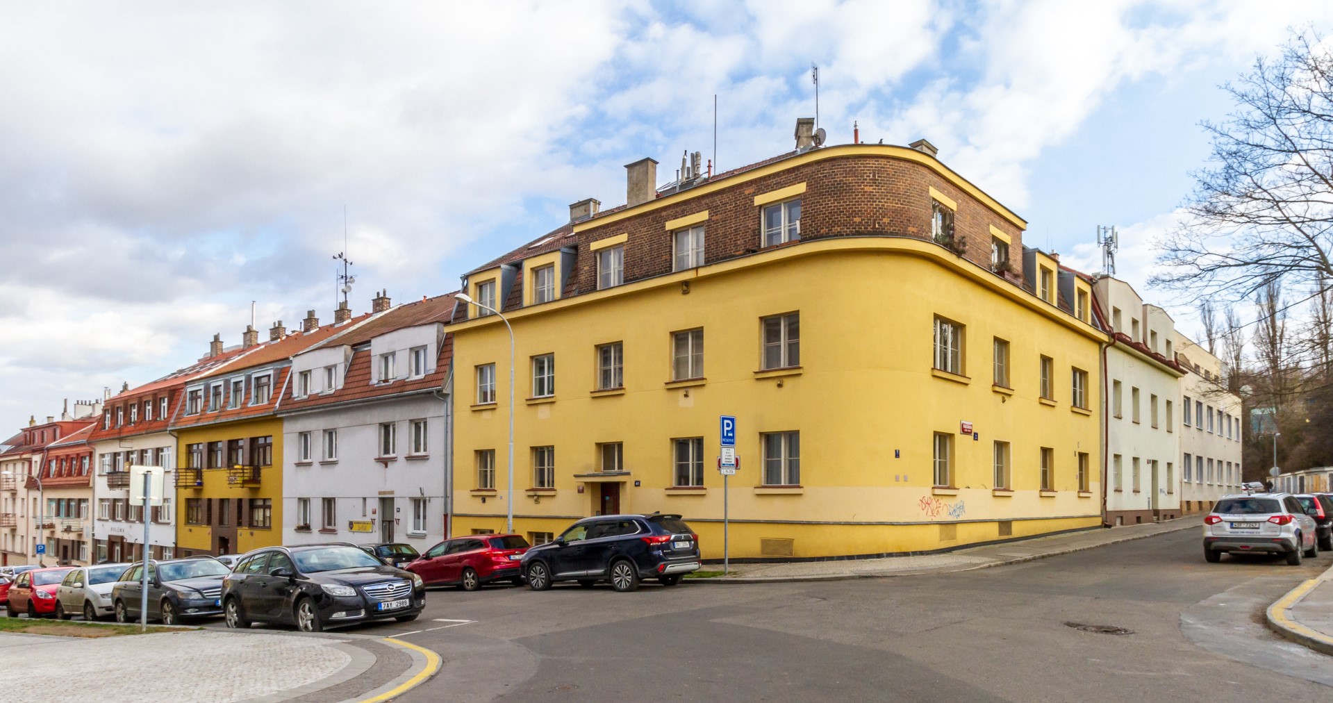Na prodej byt 1+1, v prvorepublikovém domě v ulici Musílkova, Praha – Košíře