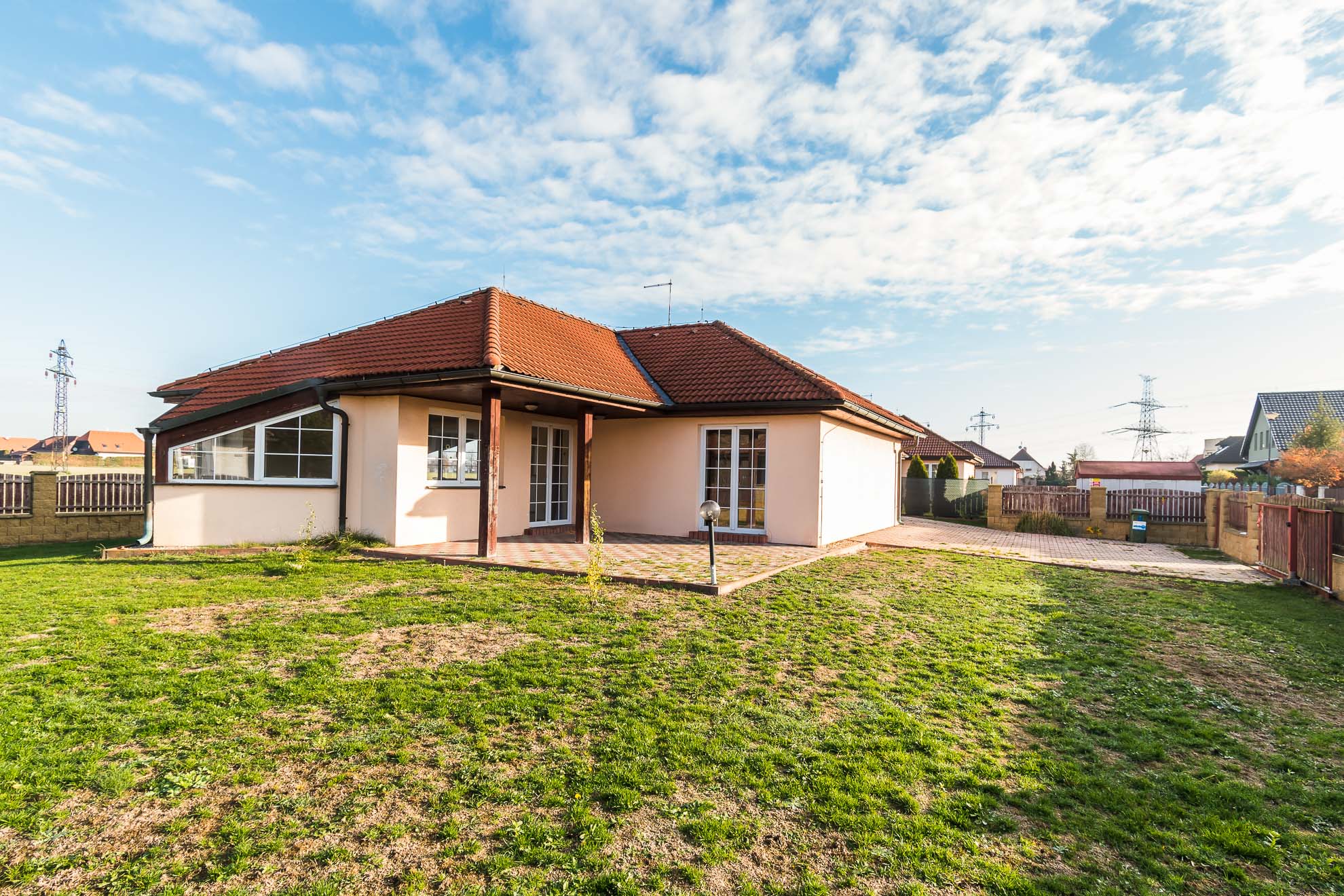 Bungalov 3kk, 134m², pozemek 687m², Zvole u Prahy